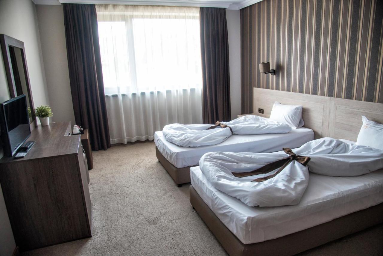 Hotel Nove Svishtov Exteriör bild